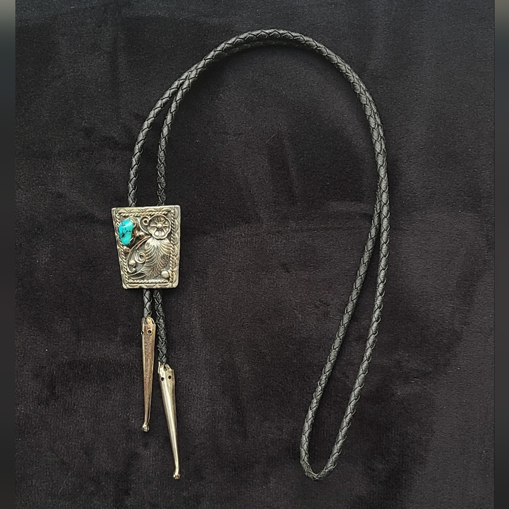 Navajo Sterling Silver Vintage Bolo Tie Necklace